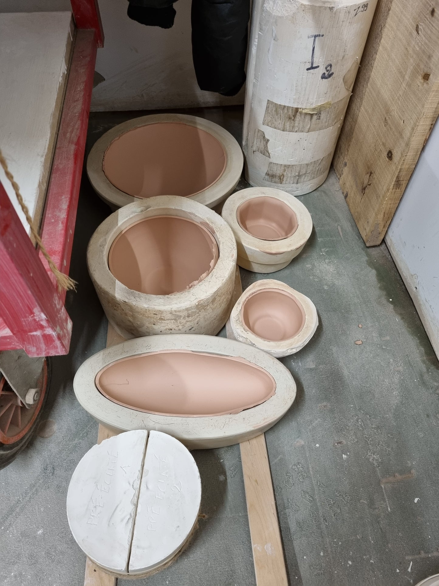 Coupelle engobe de porcelaine.